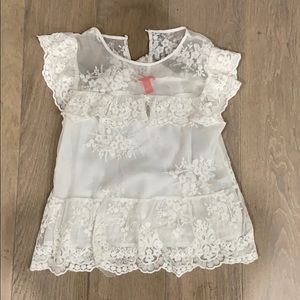 Dillards Chelsea and Violet Women’s white shirt